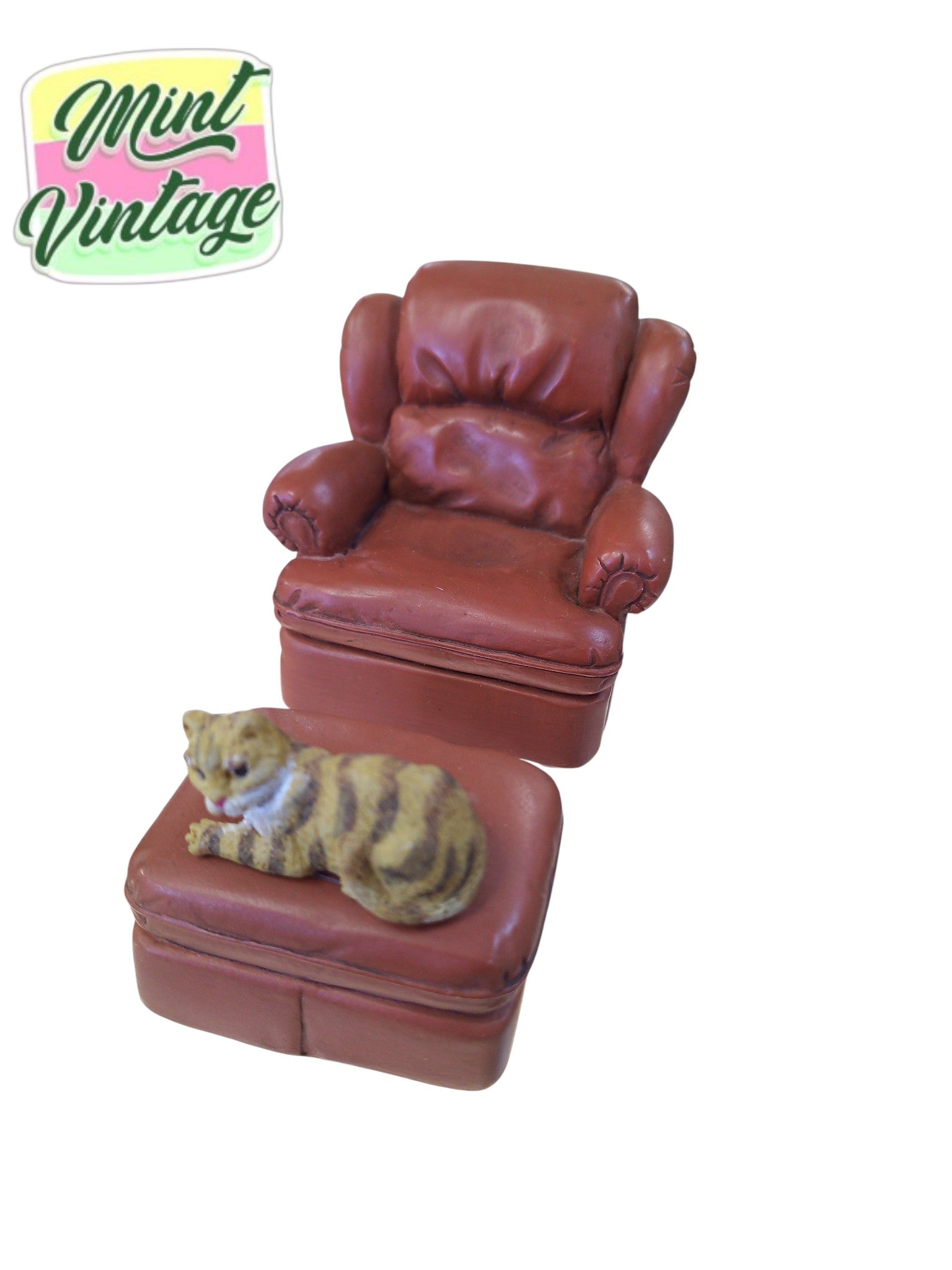 1999 Raine Leather Easy Chair with Cat - Item #24002